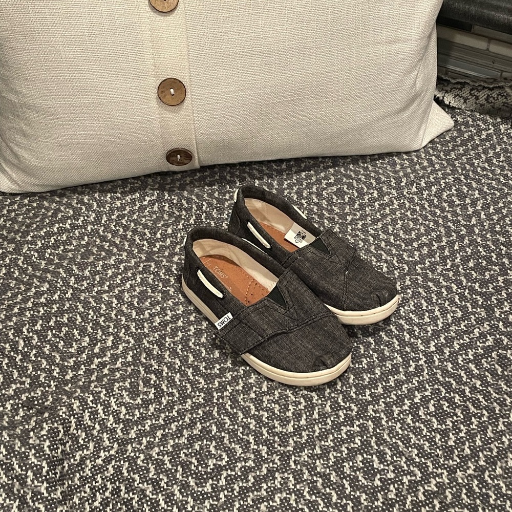 TOMS toddler shoes